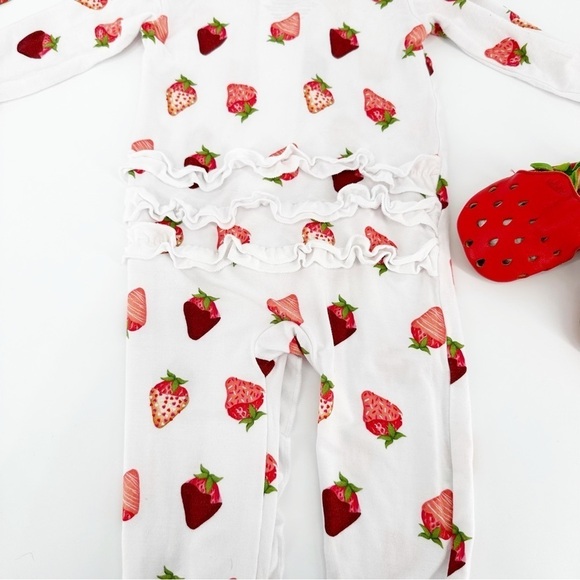 Bundle House of Loolous Strawberry Bamboo Sleeper EZPZ  Strawberry Crib Shoes - Picture 7 of 7